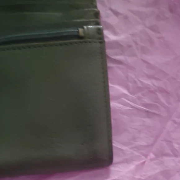 Green IL BISONTE Snap Button Closure Leather Wallet - Picture 10 of 14